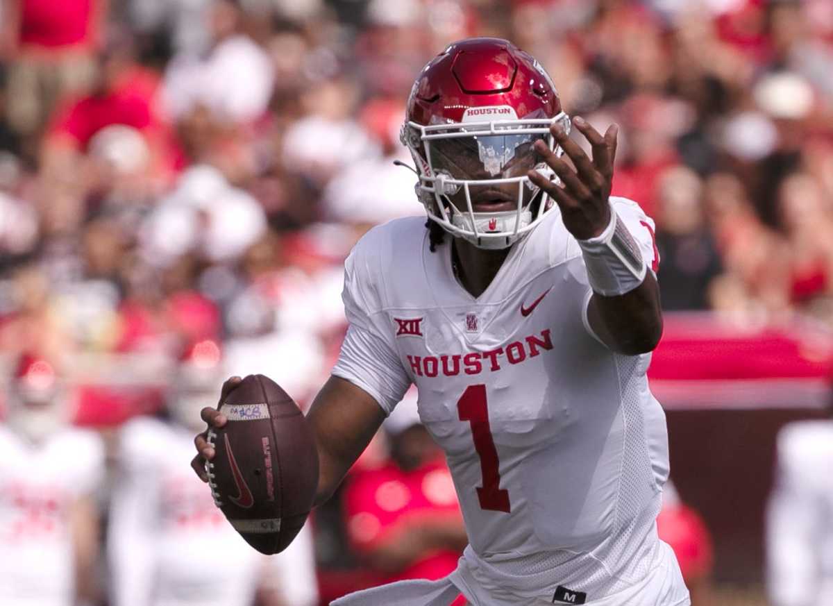 Houston's quarterback Donovan Smith (1) gestures at a receiver during the Big 12 football game against Texas Tech, Saturday, Sept, 30, 2023, at Jones AT&T Stadium. 